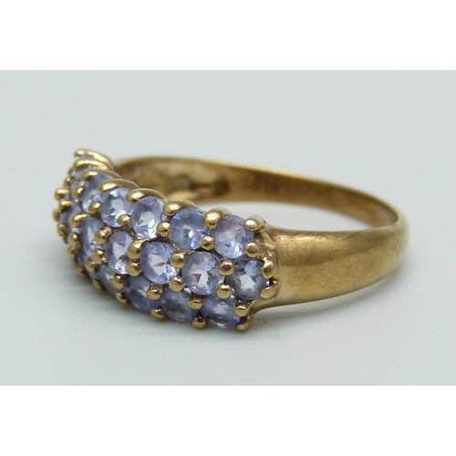 952 - A 9ct gold, three band lavender coloured stone ring, 2.5g, Q