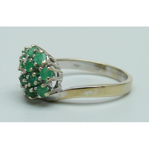 959 - An 18ct gold, emerald and diamond cluster ring, 4.9g, O