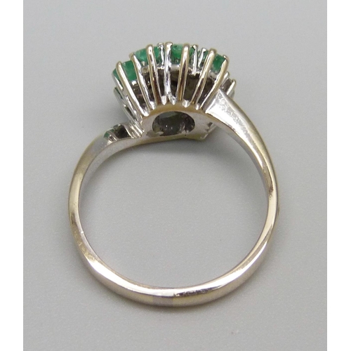 959 - An 18ct gold, emerald and diamond cluster ring, 4.9g, O