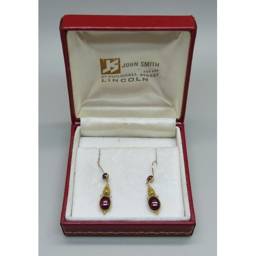 961 - A pair of yellow metal and garnet drop earrings, 2.3g