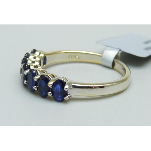 963 - A silver gilt Sri Lanka sapphire ring, R