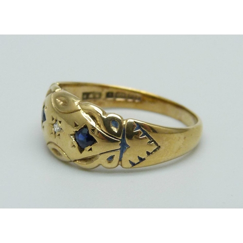 965 - A 9ct gold set sapphire and diamond ring, 2.1g, M