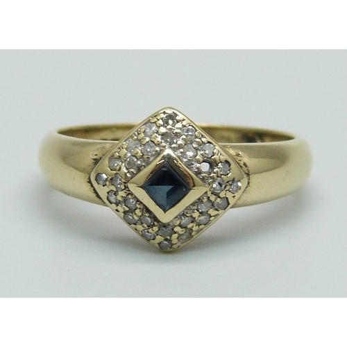 967 - A 9ct gold, sapphire and diamond cluster ring, 2.6g, P