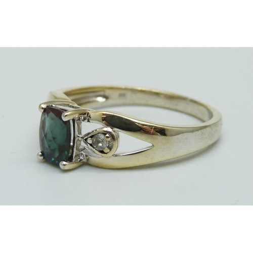 979 - A silver gilt, andesine and topaz chequer board cut ring, U