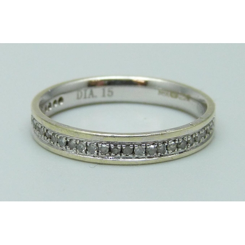 992 - A 9ct white gold and diamond half-eternity ring, 2g, M