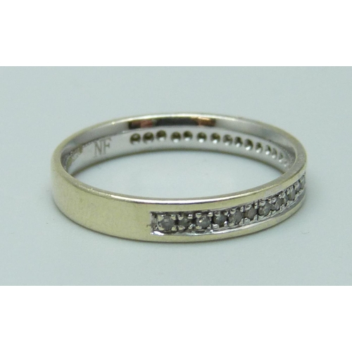 992 - A 9ct white gold and diamond half-eternity ring, 2g, M