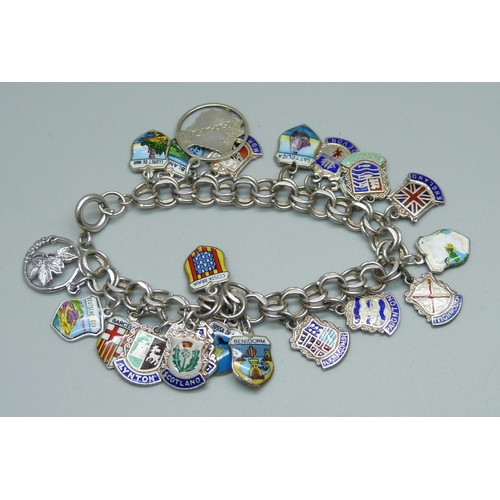 993 - A sterling silver double link charm bracelet with enamelled tourist charms and some loose charms, 43... 