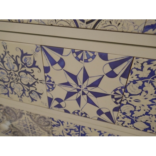 1370 - A white and blue tile fronted chest