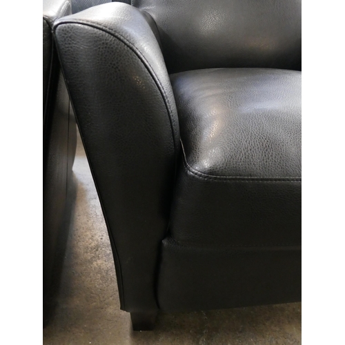 1441 - A Carezza Phoenix leather armchair