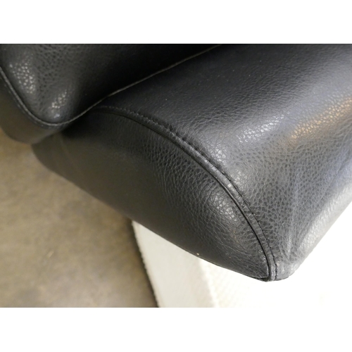1441 - A Carezza Phoenix leather armchair