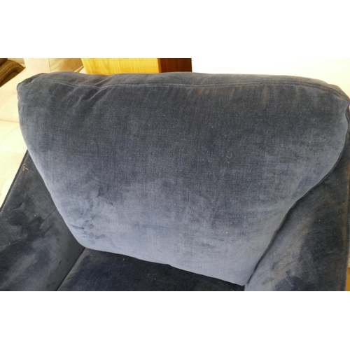 1475 - Blue velvet armchair