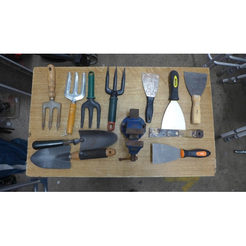 2005 - A quantity of assorted sized grinding and cutting discs and mixed hand tools including a Record no. ... 