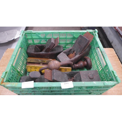 2041 - A box of assorted vintage woodworking tools including wooden block planes and brace drill etc.