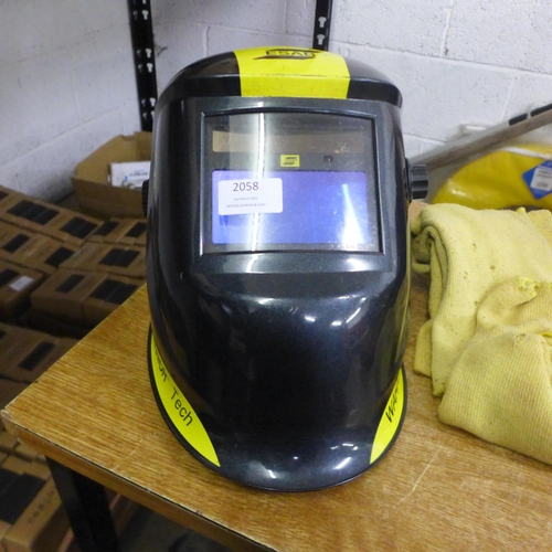 2058 - A quantity of welding items including an ESAB Warrior welding mask, Portwest Kevlar gauntlets, prote... 