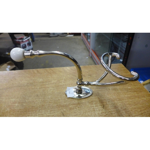 2093 - A pair of chrome metal hat and coat hooks