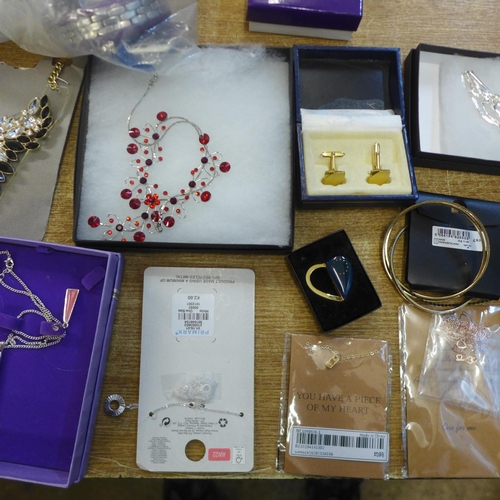 2097 - A quantity of assorted new jewellery