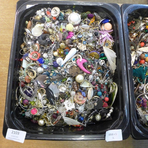 2103 - Two trays of costume earrings