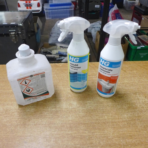 2131 - A quantity of household cleaning products including limescale remover, hob cleaner, mould remover an... 