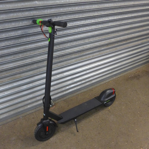 2198A - An Electric Life 250 Air Pro electric scooter (no charger) - Police repossession