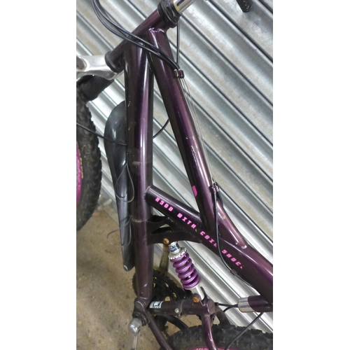 2202 - A Sabre X500 mountain bike with coil shock duel suspension and twin disc brakes