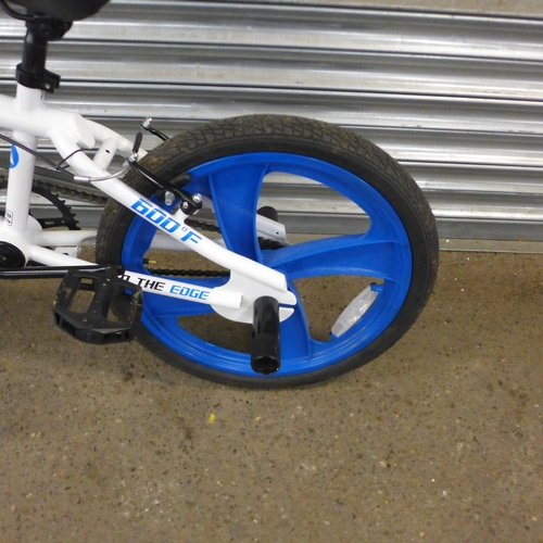 2206 - An Airwalk Farenheit BMX with rear stunt pegs and a Gyro handlebar stem