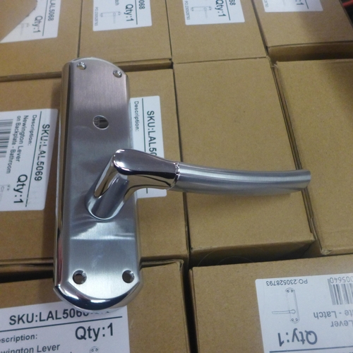 2391 - A box of approx. 16 door handles (SKU:LAL5068)