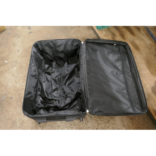 2346 - A Skyflite London luggage case