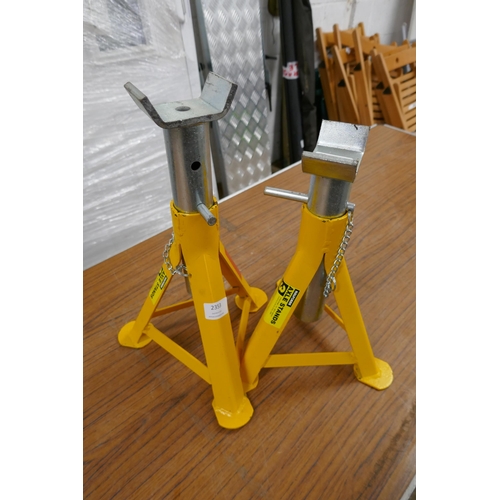 2353 - A pair of Halfords heavy duty 3-ton axle stands