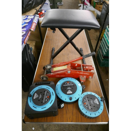 2355 - A trolley jack, three extension cables and a stool