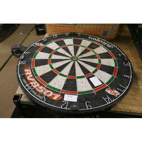 2370 - A Unicorn RVB501 dart board