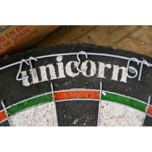 2370 - A Unicorn RVB501 dart board