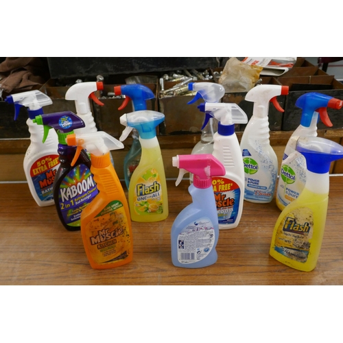 2399 - A box of assorted cleaning chemicals including Mr Muscle, Dettol and Febreze, ect