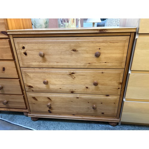 1533 - Two pine chests of drawers