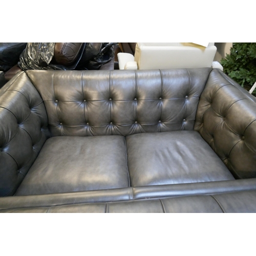 1550 - Vintage flint leather buttoned three seater sofa, two seater sofa and armchair - damaged leather