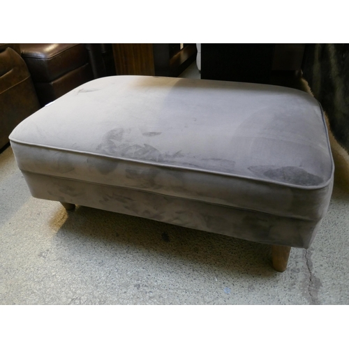 1581 - A mink velvet upholstered footstool