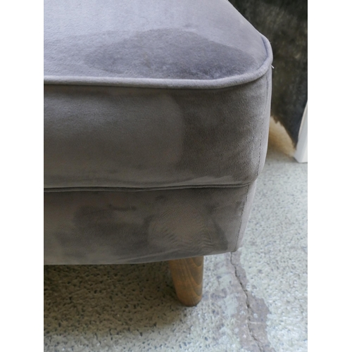 1581 - A mink velvet upholstered footstool