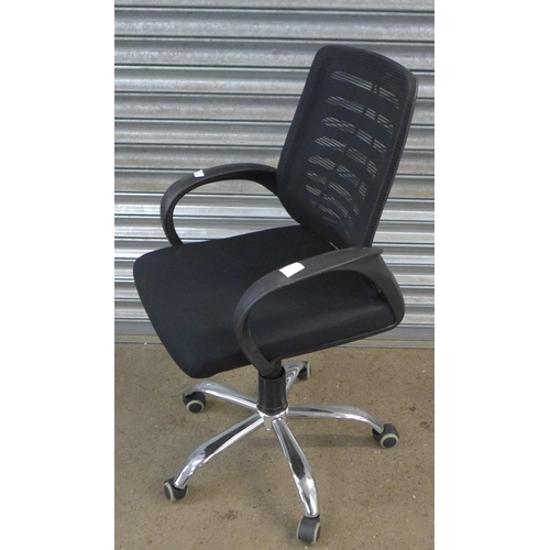 2259 - A black upholstered office swivel chair with chrome base