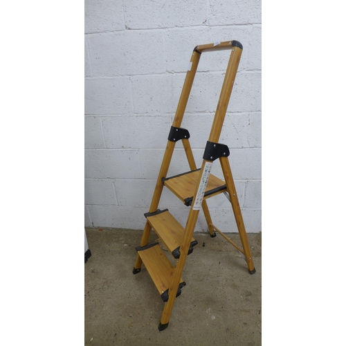 2274 - A set of 2-rung metal steps, a wood effect aluminium 3-rung stepladder and an aluminium multi-purpos... 