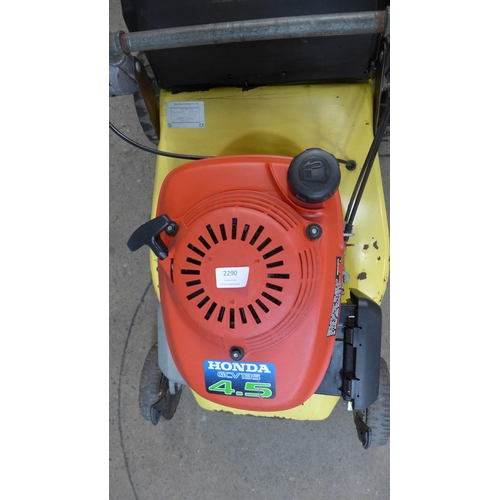 2290 - A Garden Master petrol driven lawn mower with a Honda GCV135 4.5HP petrol engine