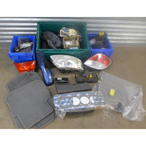 2301 - A large quantity of assorted car parts; VD joints, lubricants, lights, electronics, footwell mats, g... 