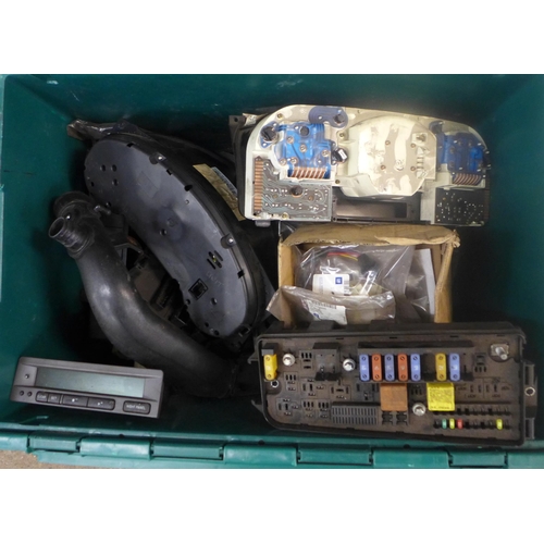 2301 - A large quantity of assorted car parts; VD joints, lubricants, lights, electronics, footwell mats, g... 