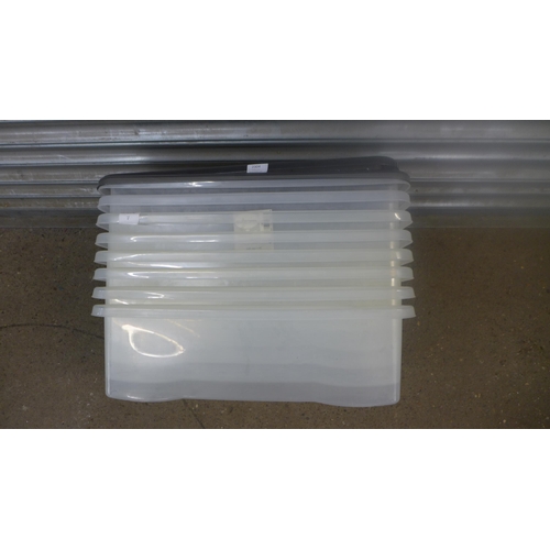 2304 - 8 Plastic storage boxes