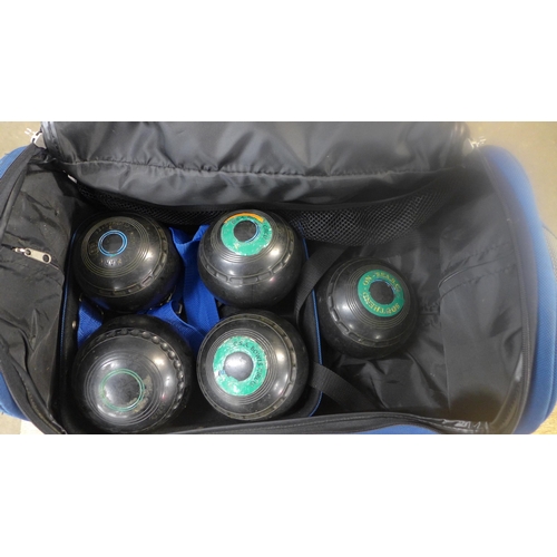 2310 - A set of 5 green bowls in wheeled carry case