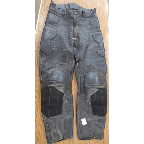 2379 - A pair of Richa leather motorbike trousers, 32 waist