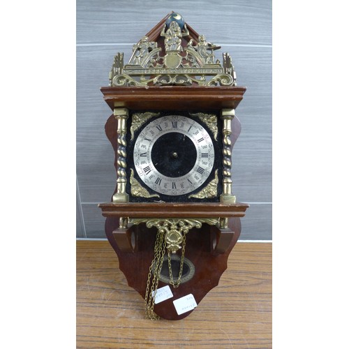 2106A - A Nuelck Syn Sin clock - with key