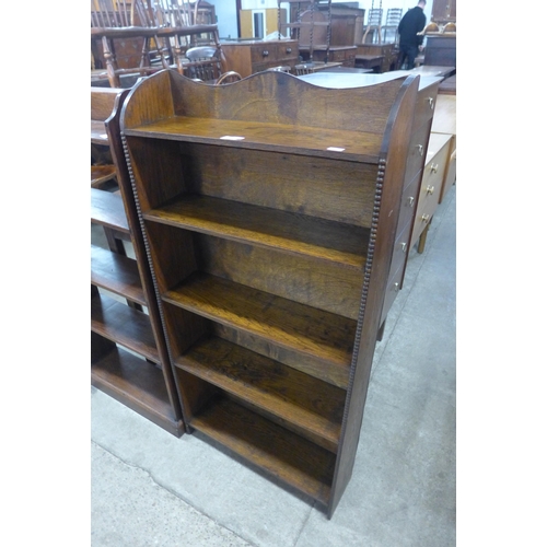 123 - An early 20th Century oak open bookcase