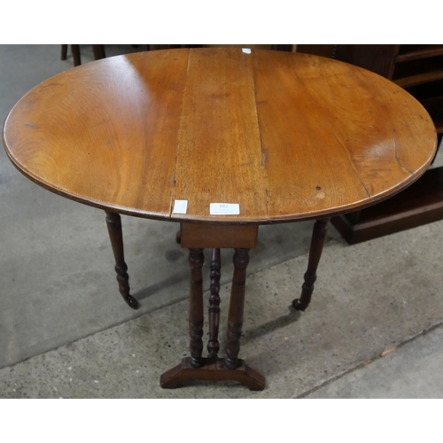 182 - An Edward VII walnut Sutherland table