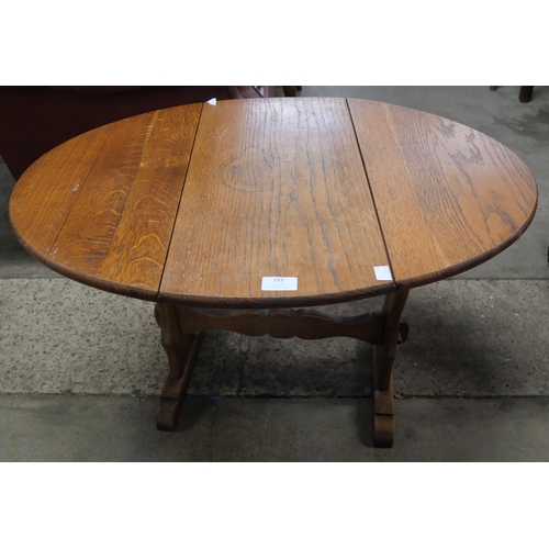 183 - An oak drop-leaf occasional table