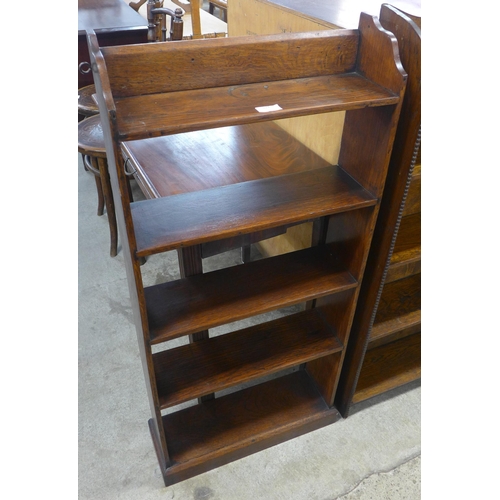 124 - An early 20th Century oak open bookcase