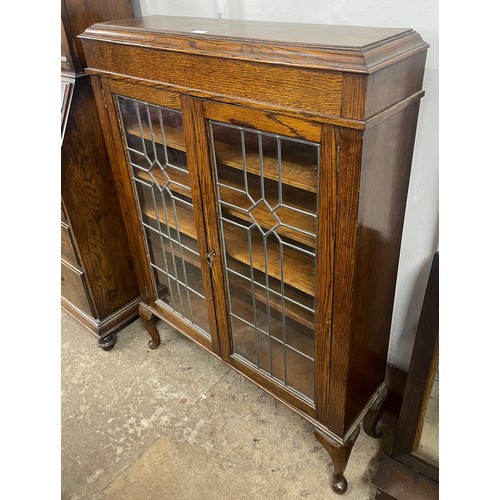 138 - An early 20th Century oak bookcase